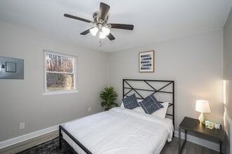 Building Photo - Roxboro Quads