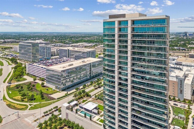 Foto del edificio - 7901 Windrose Ave.