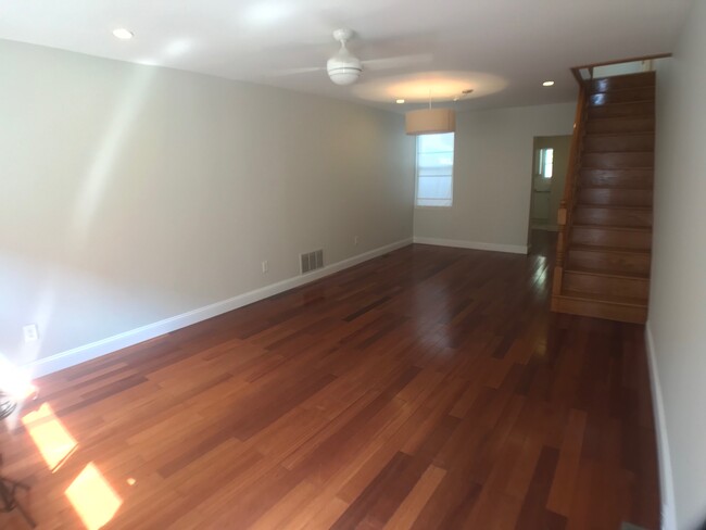 Living room - 605 Gerritt St
