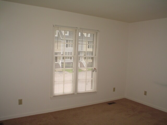 Building Photo - Convenient Location!! Spacious Bedrooms! S...