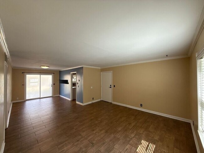 Foto del edificio - T.R. Lawing Realty Property