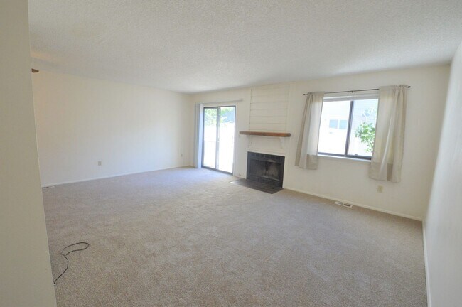 Building Photo - 3Bd/2.5Ba Lafayette Townhome Available Now
