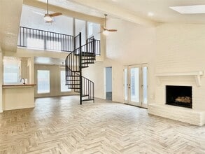 Building Photo - 707 Center Hill Dr