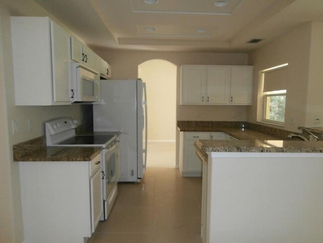 Building Photo - Three Bedroom Two Bath Home