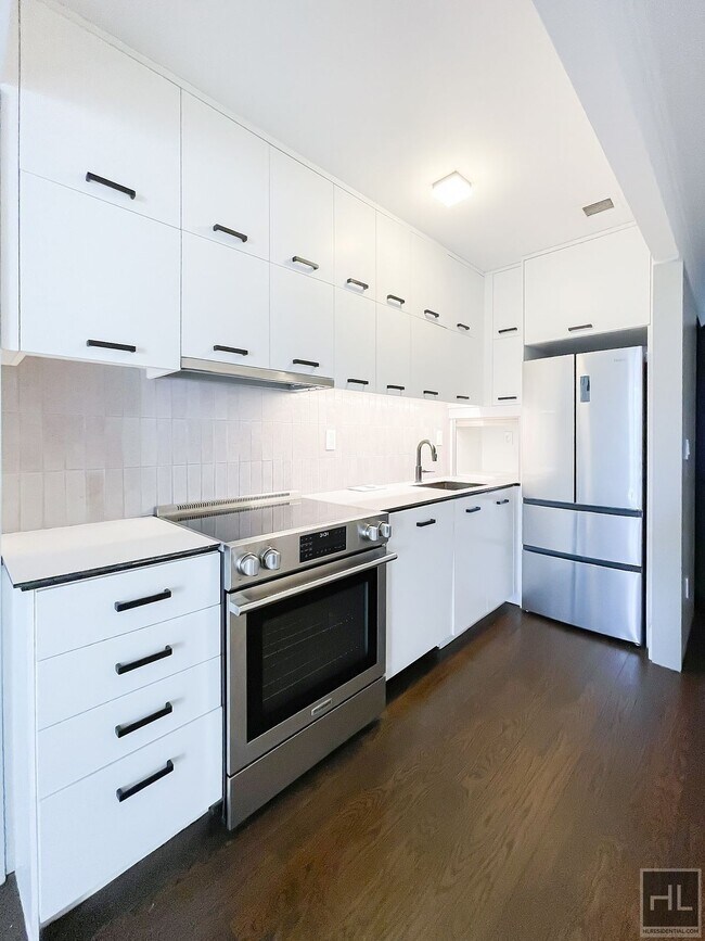 Foto del edificio - TRUE 2BR + PRIVATE PATIO ?? | LOTS OF LIGHT