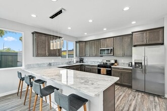 Building Photo - 5122 Los Robles Dr