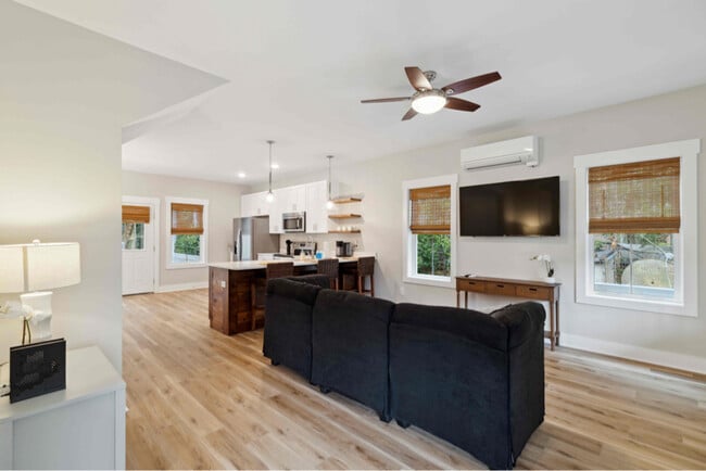 Photo - 5069 Peachtree Ave House