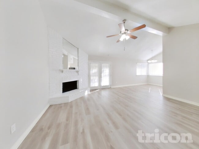 Building Photo - 2214 Townhall Ln