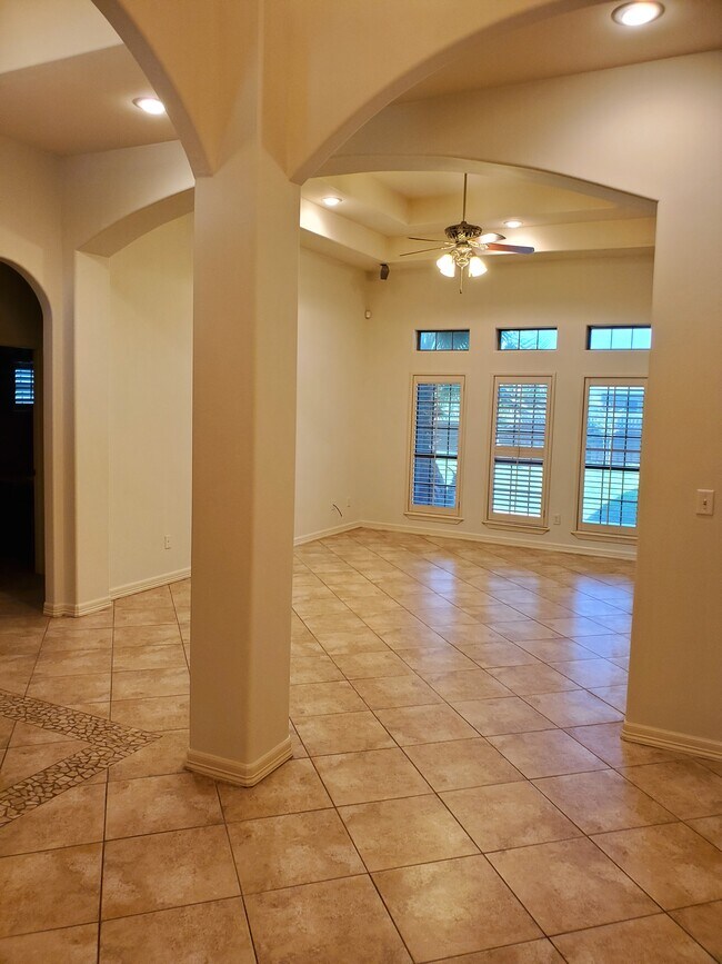 Foto del edificio - 2432 Xavier