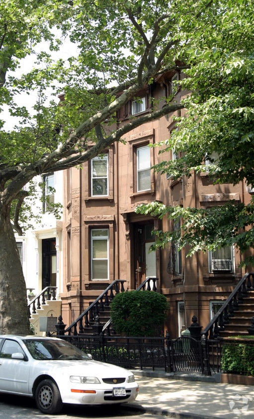Primary Photo - 521 Madison St