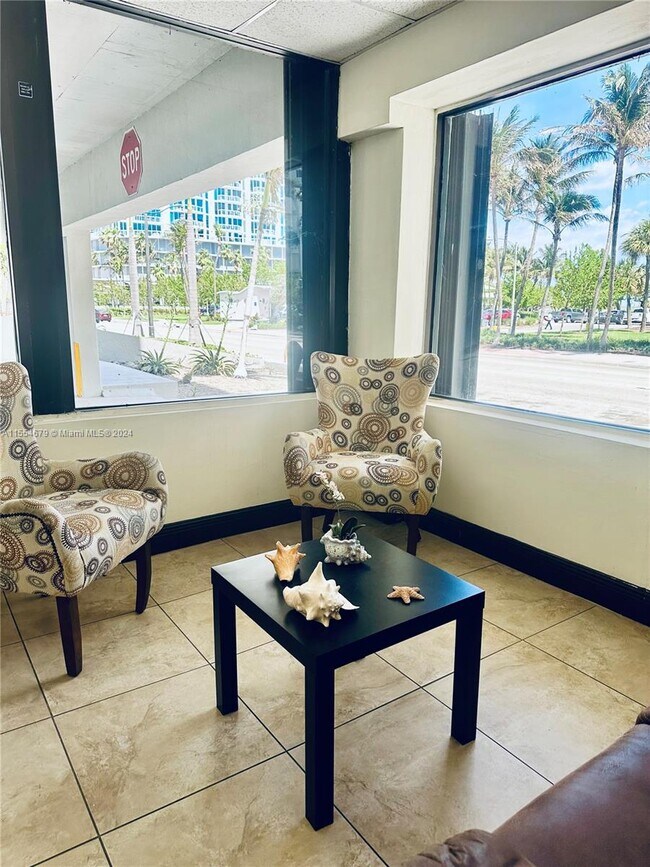 Foto del edificio - 6444 Collins Ave