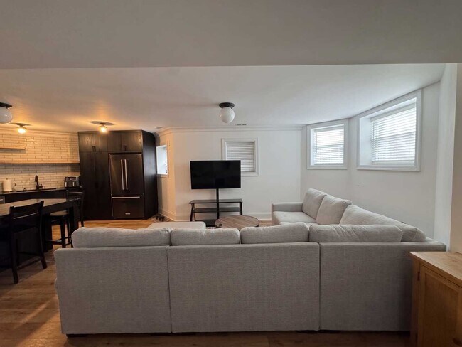 Foto del edificio - 834 W Waveland Ave
