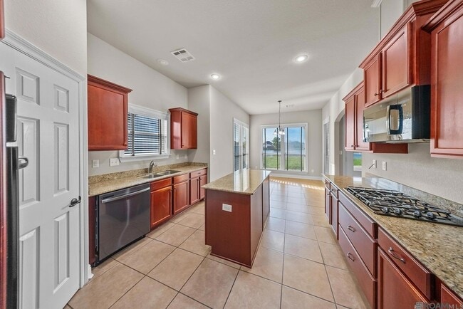 Foto del edificio - 6107 Waterford Ln