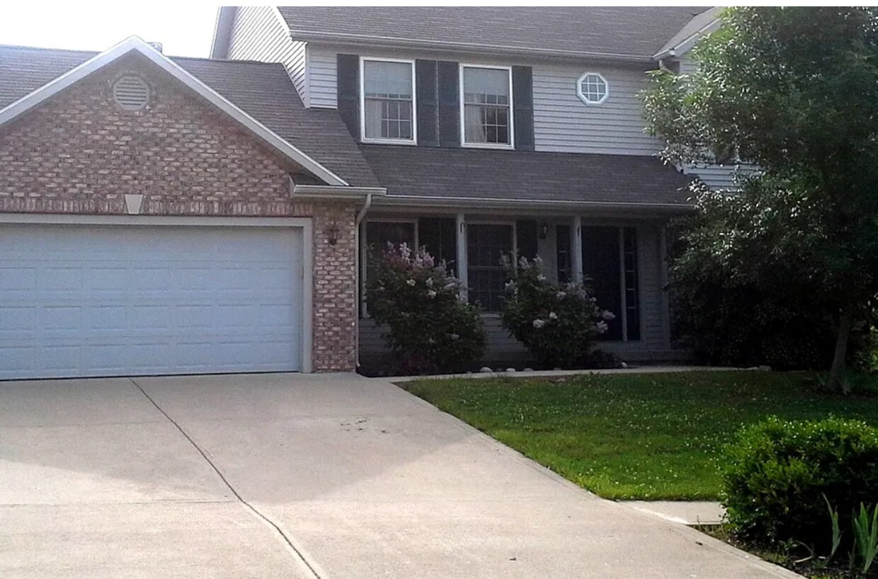 Primary Photo - Spacious 4 Bed, 2.5 Bath Home in Woodgate