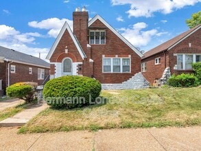 Building Photo - 5951 Park Ln