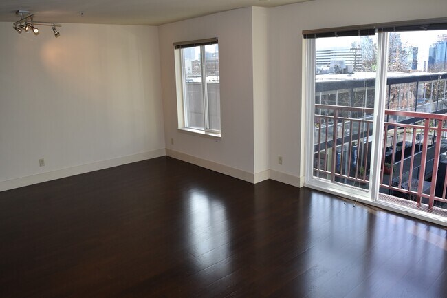 Foto del edificio - Capitol Hill 1BR/1BA with Stunning City Views