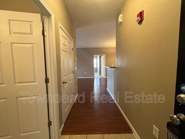 Foto del edificio - 625 Marshtree Ln