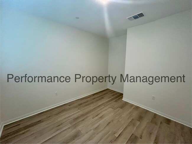 Building Photo - *Move In Special* Beautiful 3 Bed/2 Bath +...