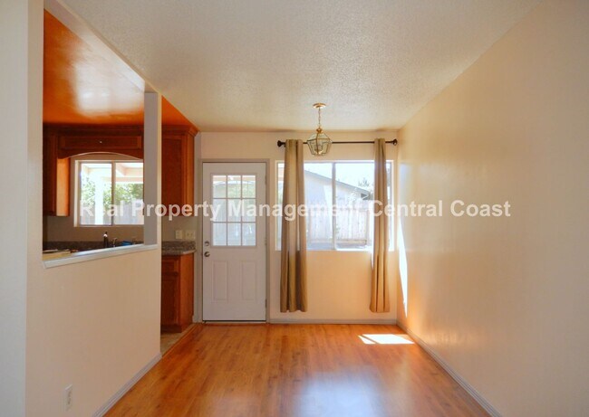 Foto del edificio - AVAILABLE AUGUST - San Luis Obispo 3 Bedro...