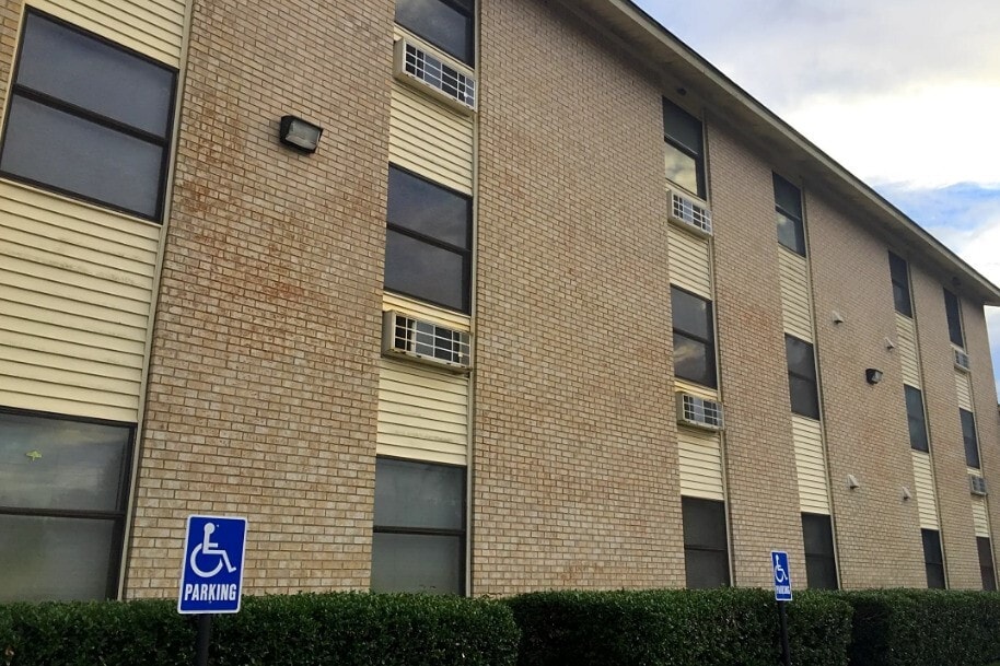 Primary Photo - 122 Kickapoo St