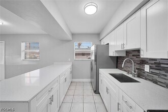 Building Photo - 15 SE 24th Ave