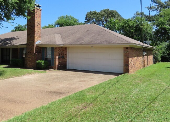 Building Photo - Whitehouse ISD! Spacious 3 Bedroom, 2 Bath...
