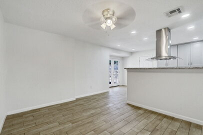 Building Photo - Single story corner home features 3 beds, 2 bathrooms