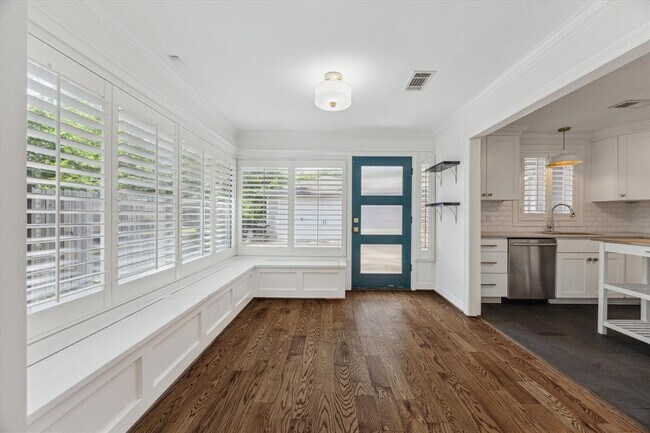 Foto del edificio - 1119 Grovewood Ln