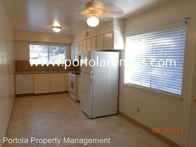 Building Photo - 104-104 Oak Ln