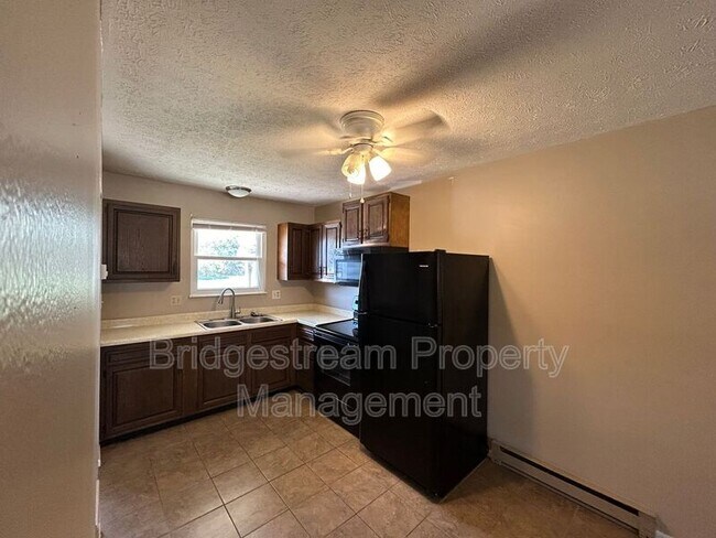 Foto del edificio - 65 Candlewood Ct