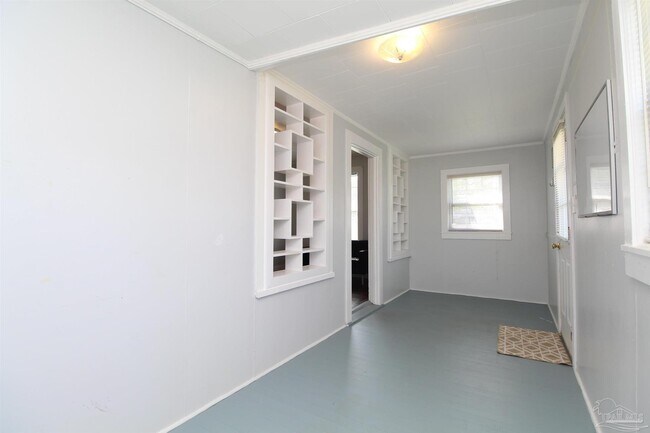 Building Photo - 3003 E Strong St