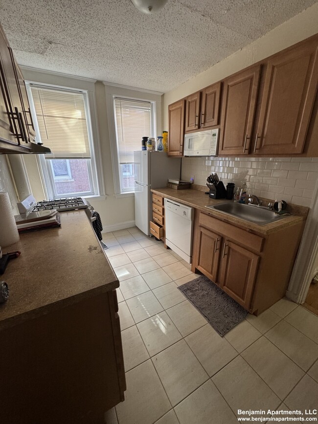 Building Photo - 5 Barrows St