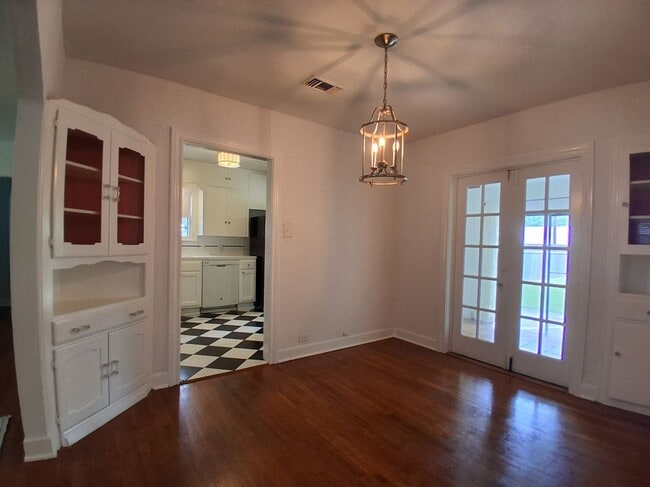 Foto del edificio - 315 W Ridgewood Ct
