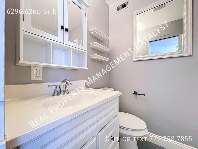 Foto del edificio - 6296 62nd St N