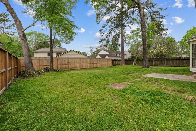 Foto del edificio - 3807 Forest Village Dr