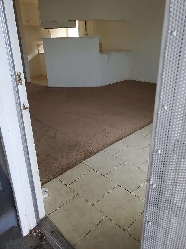 #2 interior entrance - 1141 College View Dr