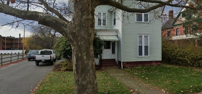 Building Photo - 453 Pleasant St