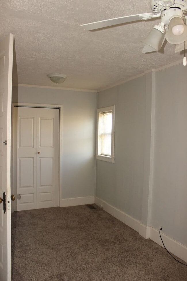 Building Photo - PRELEASING for AUGUST! Close to Campus: Dishwasher and Washer/Dryer Included
