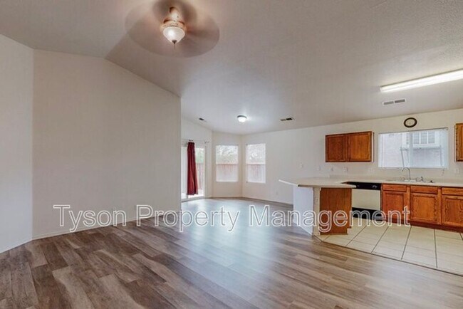 Building Photo - 633 Valley Meadows Dr