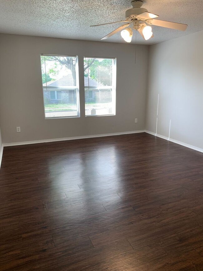 Building Photo - 1395 Stewart Dr