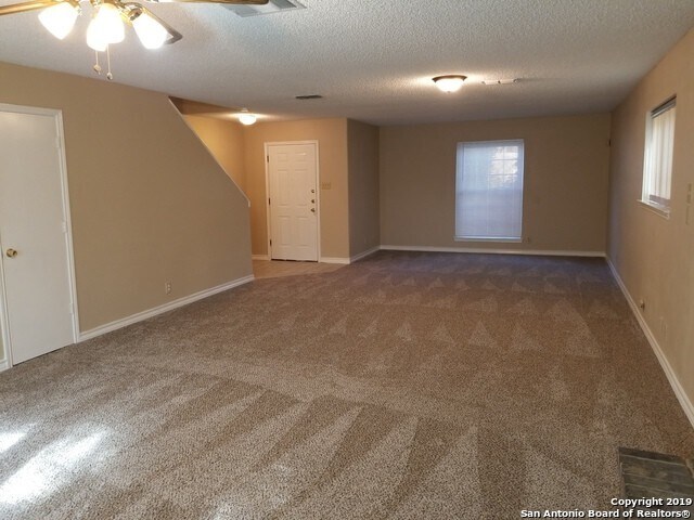 Foto del edificio - Large 4 bedroom 2 1/2 bath in Northwest Cr...
