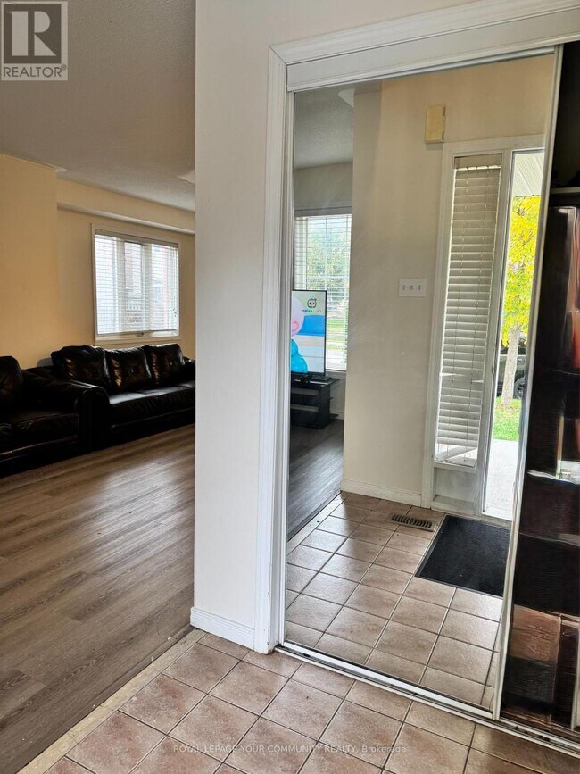 Photo du bâtiment - 163 Flagstone Way