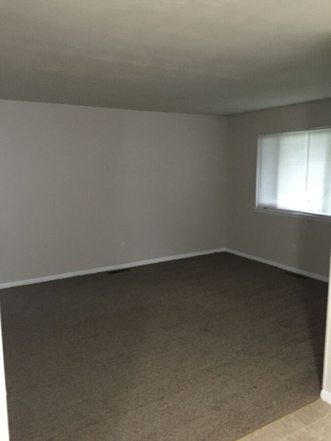 Foto del edificio - Updated 3BR Plain Township Ranch
