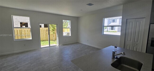 Foto del edificio - 1063 SE 2nd St
