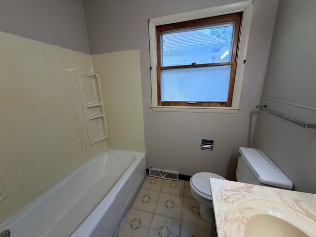 Building Photo - 40 Alexander-
