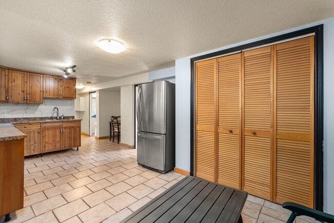 Photo du bâtiment - 1655 Brunette Ave