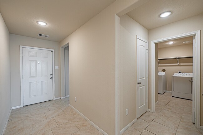 Foto del edificio - 3126 McDonough Way