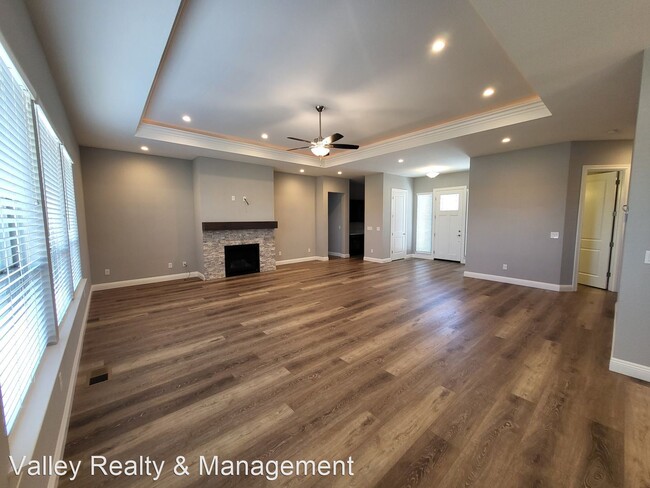 Building Photo - 3 br, 3 bath House - 4113 Siena Dr.