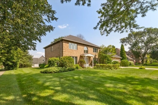 Building Photo - 1055 Knollwood Ln