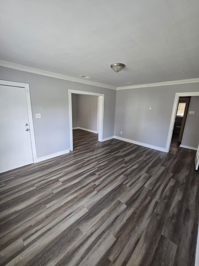 Building Photo - 3083 Crump Ave